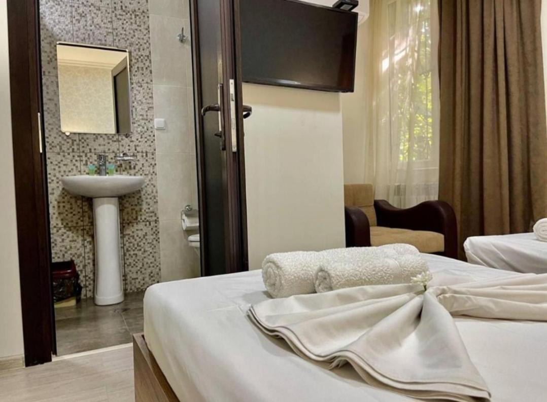 Merien Hotel Yerevan Exterior photo