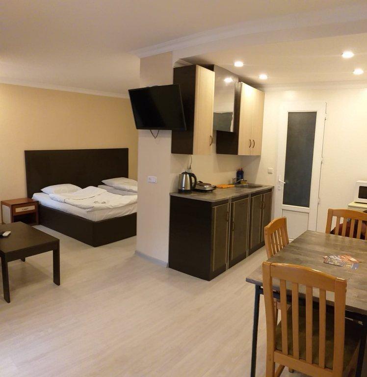 Merien Hotel Yerevan Exterior photo