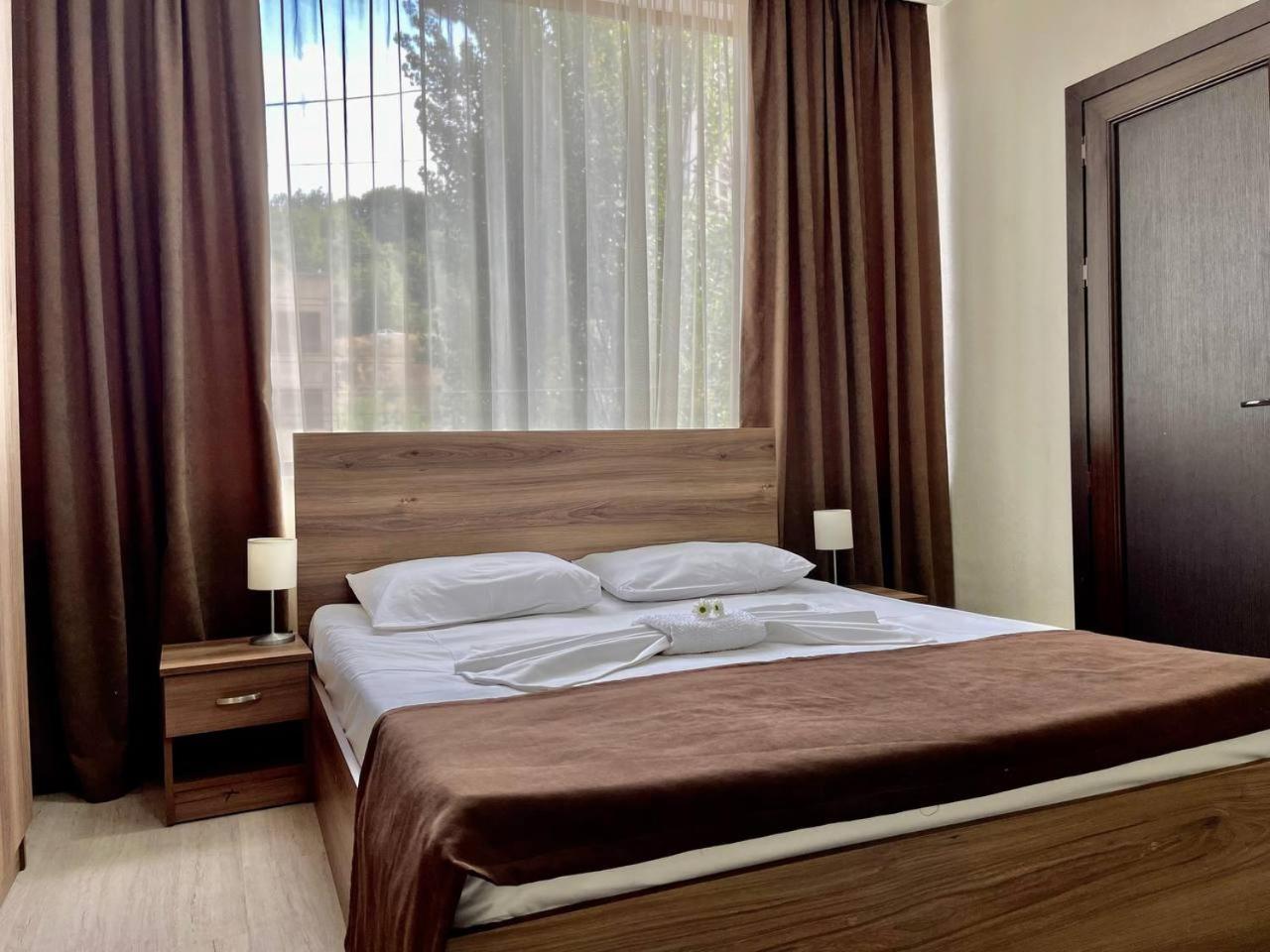 Merien Hotel Yerevan Exterior photo
